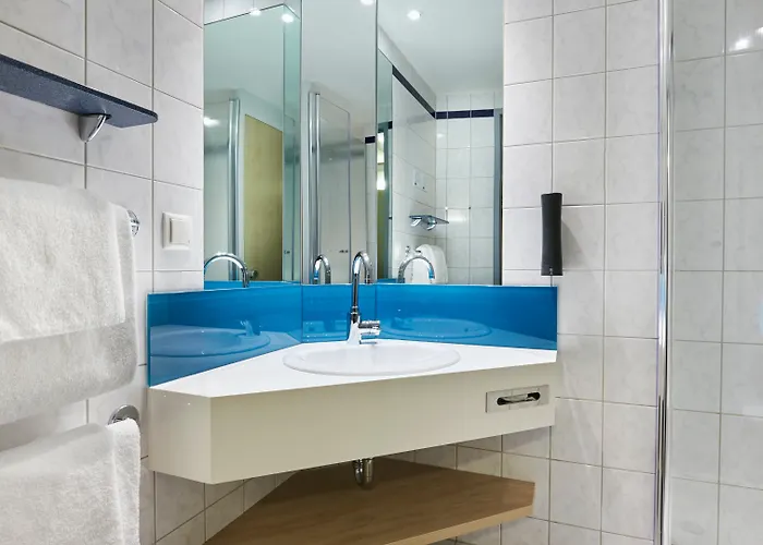 Express Centre By Ihg Otel 3*