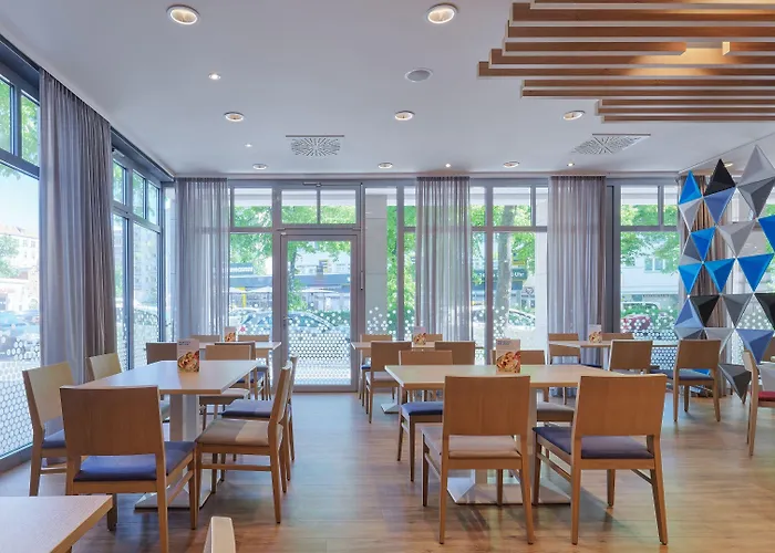 Otel Express Centre By Ihg