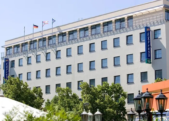 Express Centre By Ihg