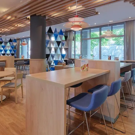 Отель Express Centre By Ihg 3*