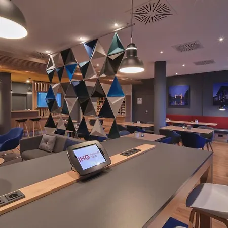 Express Centre By Ihg Отель 3*