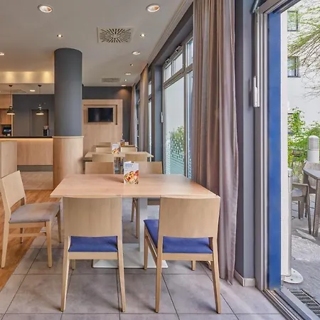 Express Centre By Ihg