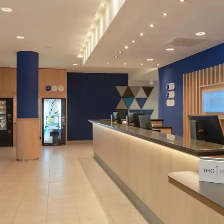 Express Centre By Ihg Отель