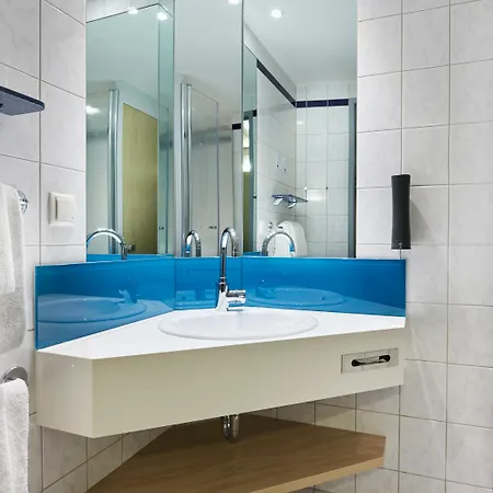 Express Centre By Ihg Отель 3*