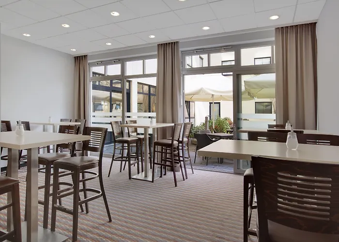 Hotel Express Centre By Ihg 3*