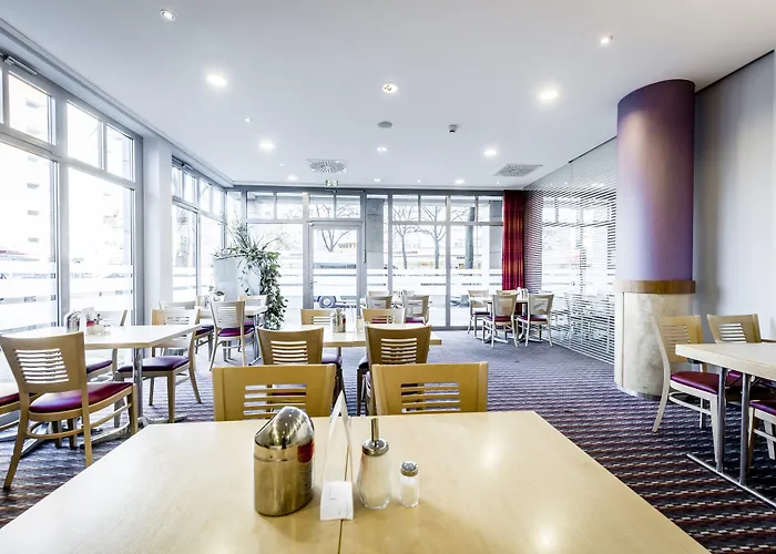 Express Centre By Ihg 3*