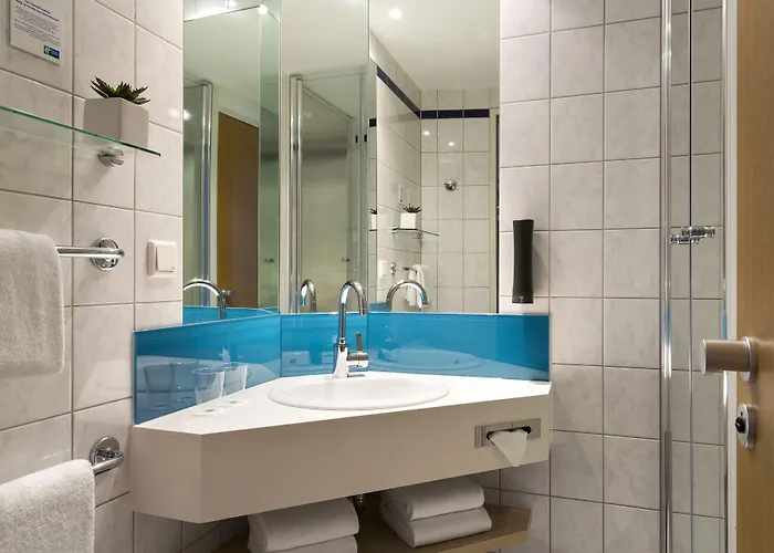 Hotel Express Centre By Ihg