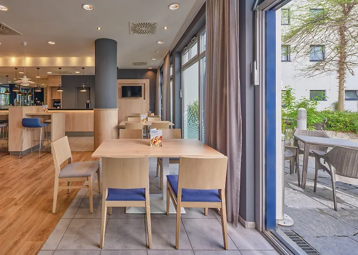 Express Centre By Ihg Hotel