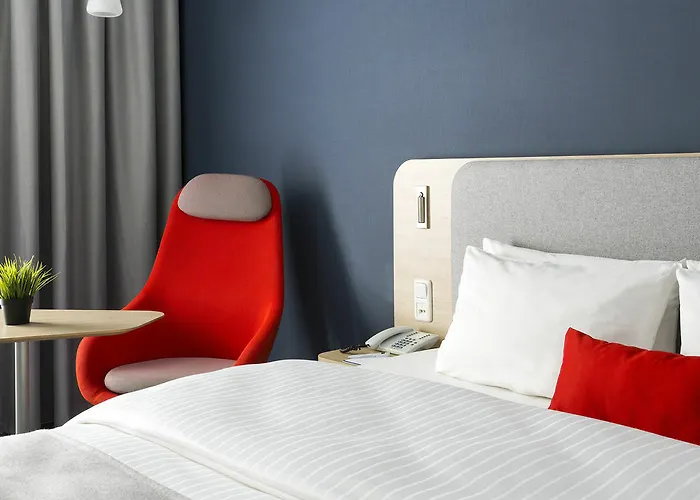 Express Centre By Ihg Hotel 3*