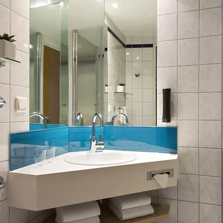 Hotel Express Centre By Ihg