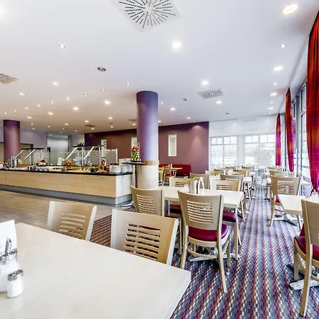 Express Centre By Ihg Hotel 3*