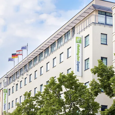 Express Centre By Ihg Hotel 3*