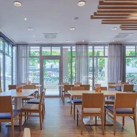 Hotel Express Centre By Ihg