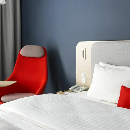 Express Centre By Ihg Hotel 3*