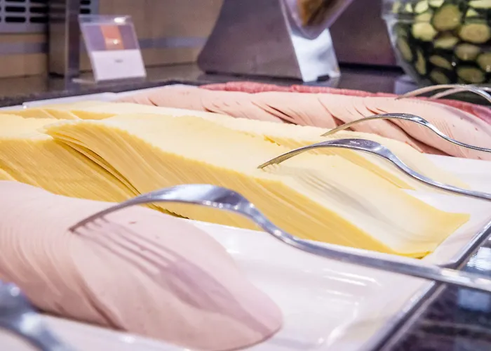 Express Centre By Ihg Hotel 3*