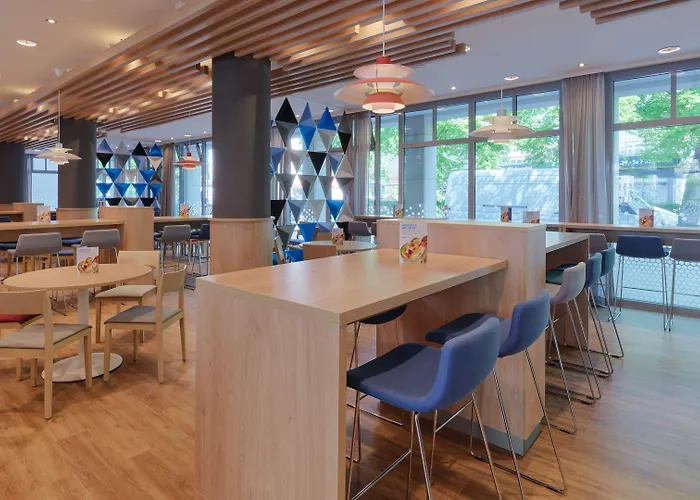 Express Centre By Ihg Hotel 3*